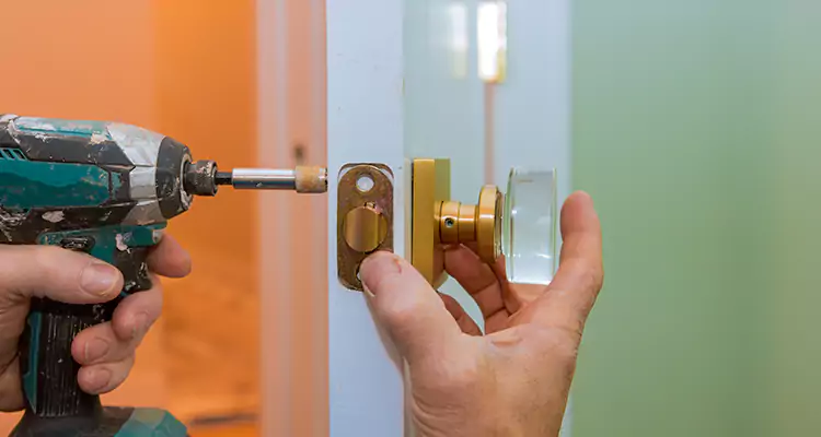 Broken Door Knob Fix in West Little River, FL