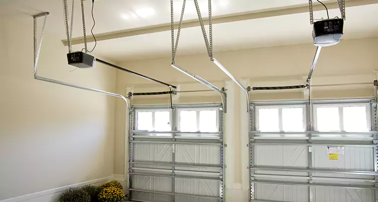 Residential Emergency Garage Door Repair in West Little River, FL